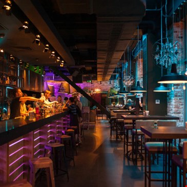 Montis' bar