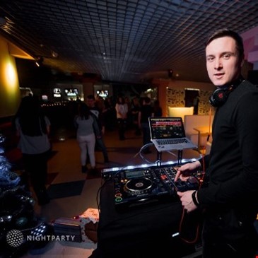 AURA BAR